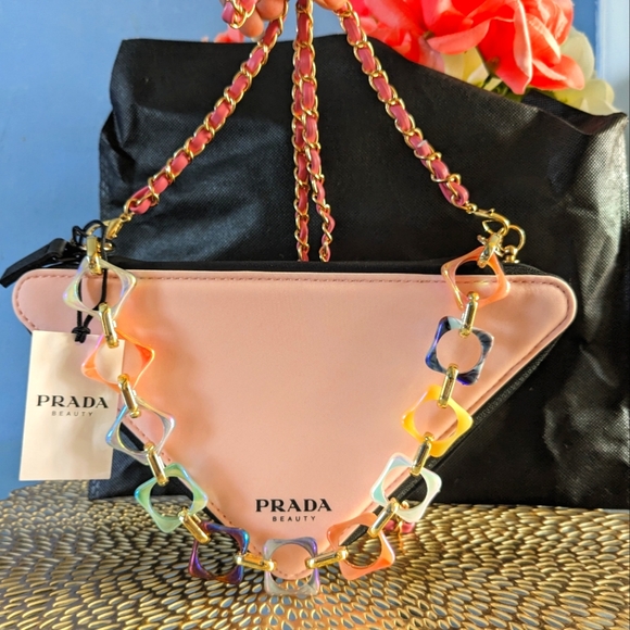 Prada - Picture 7 of 9